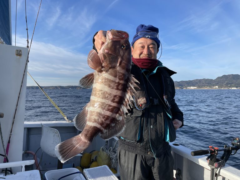１５日 本日イワシ泳がせ釣りで出船 根付きのイサギ釣りなら嘉福丸
